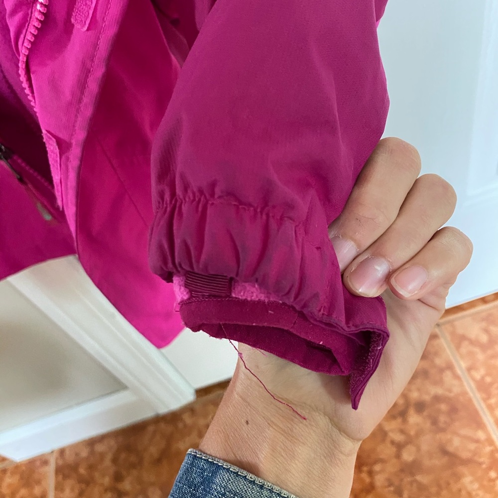 2T the north face jacket - Picture 5 of 6